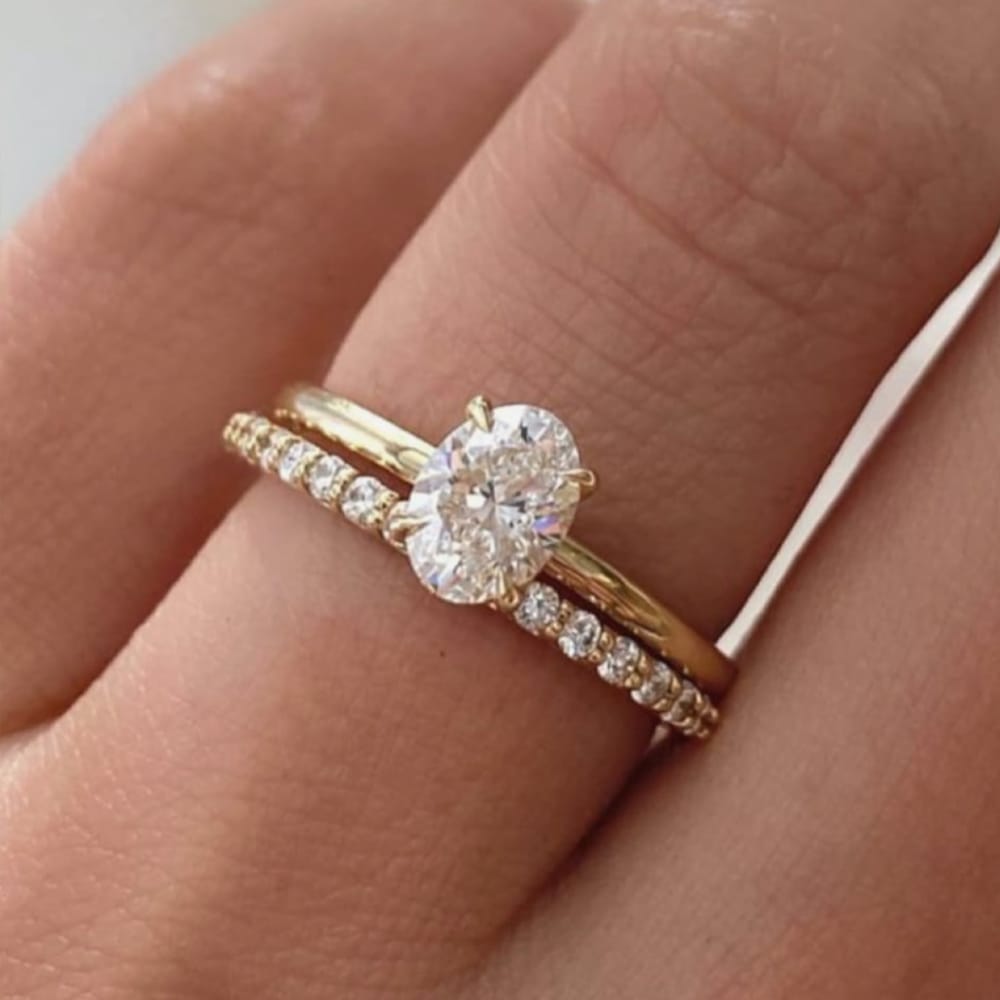 Effortless Elegance: The Oval Diamond Engagement Ring